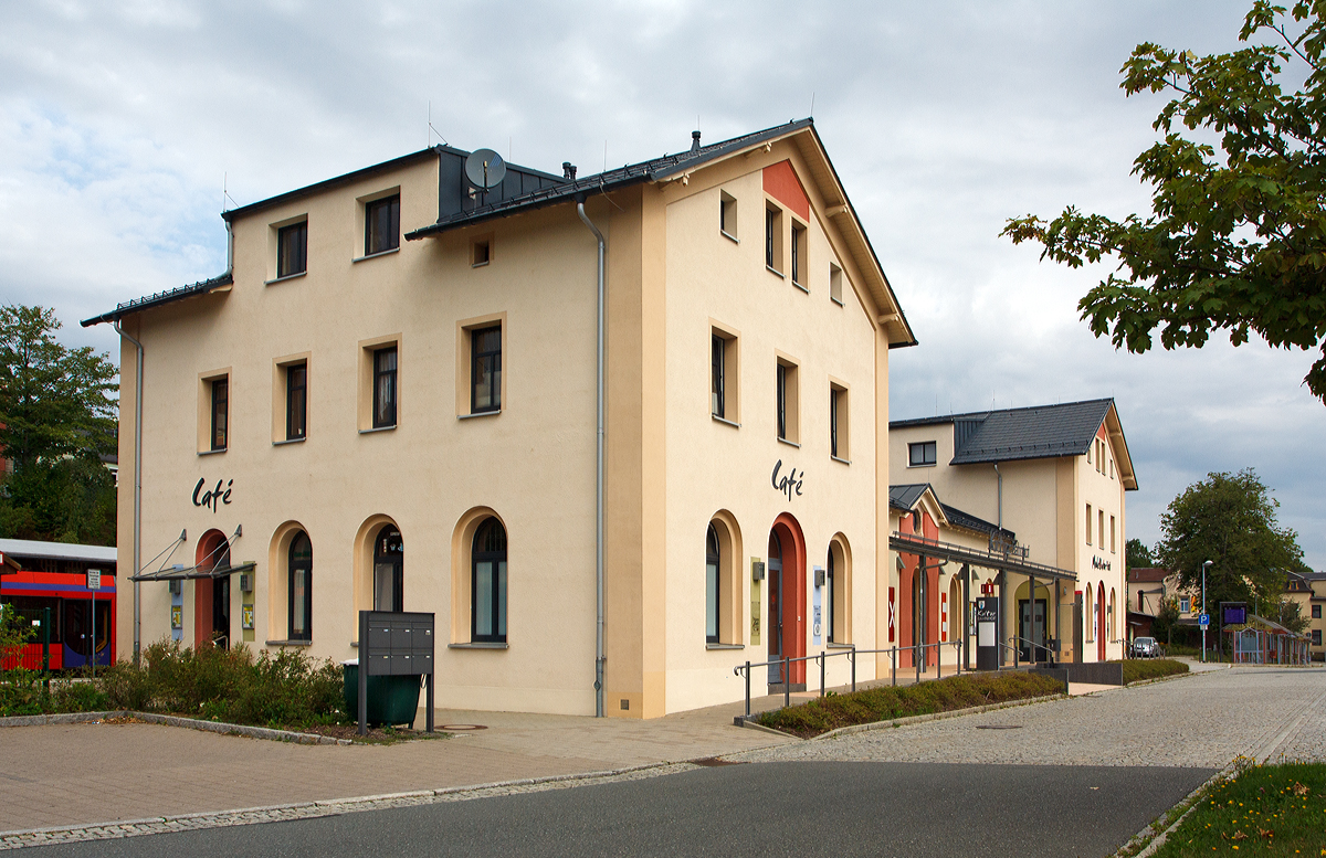 
Der Bahnhof Stollberg/Erzgebirge (Sachsen) am 25.08.2013, von der Straßenseite.