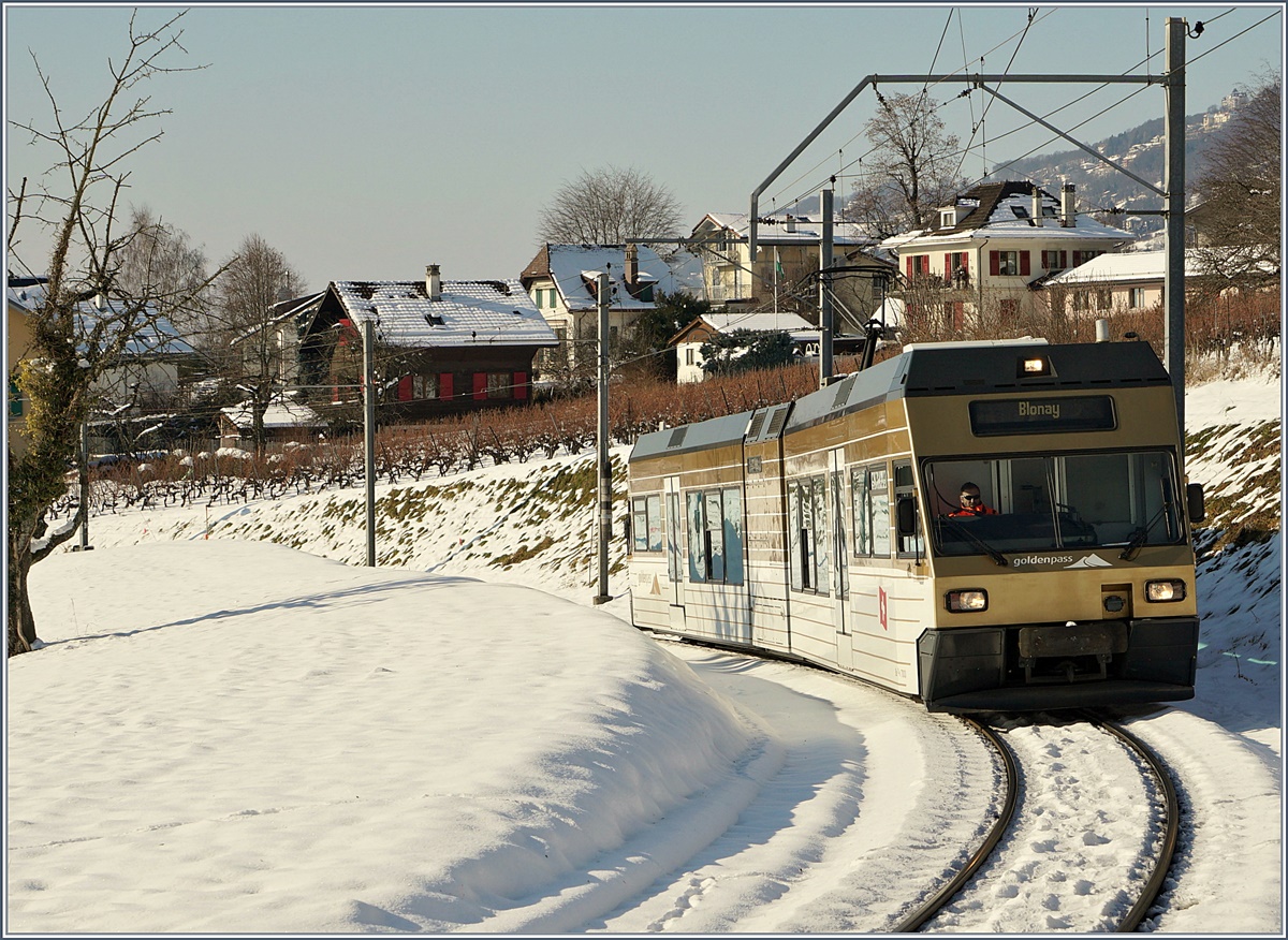Der Be 2/6  Blonay  kurz nach St-Légier Gare am 18. Jan 2017. 
Das Bild ist erst ein gutes Jahr alt, aber Verganenheit: Der Bahnhof wird komplet umgebaut, links im Bild entstehte ein grosser Siedlung und der Be 2/6  Blonay  hat die CEV verlassen.

