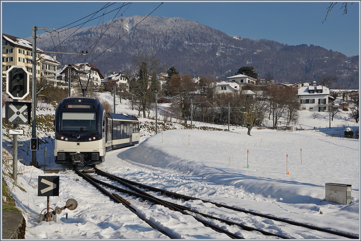Der CEV ABeh 2/6 7504 verlässt den inzwischen nicht mehr in dieser Form vorhandene Bahnhof St-Légier Gare.
18. Jan. 2017