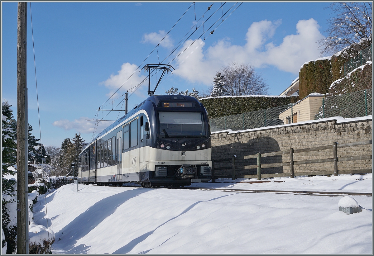 Der CEV MVR ABeh 2/6 7504 auf dem Weg nach Vevey zwiwschen Château de Blonay und La Chiésaz.

26. Jan. 2021