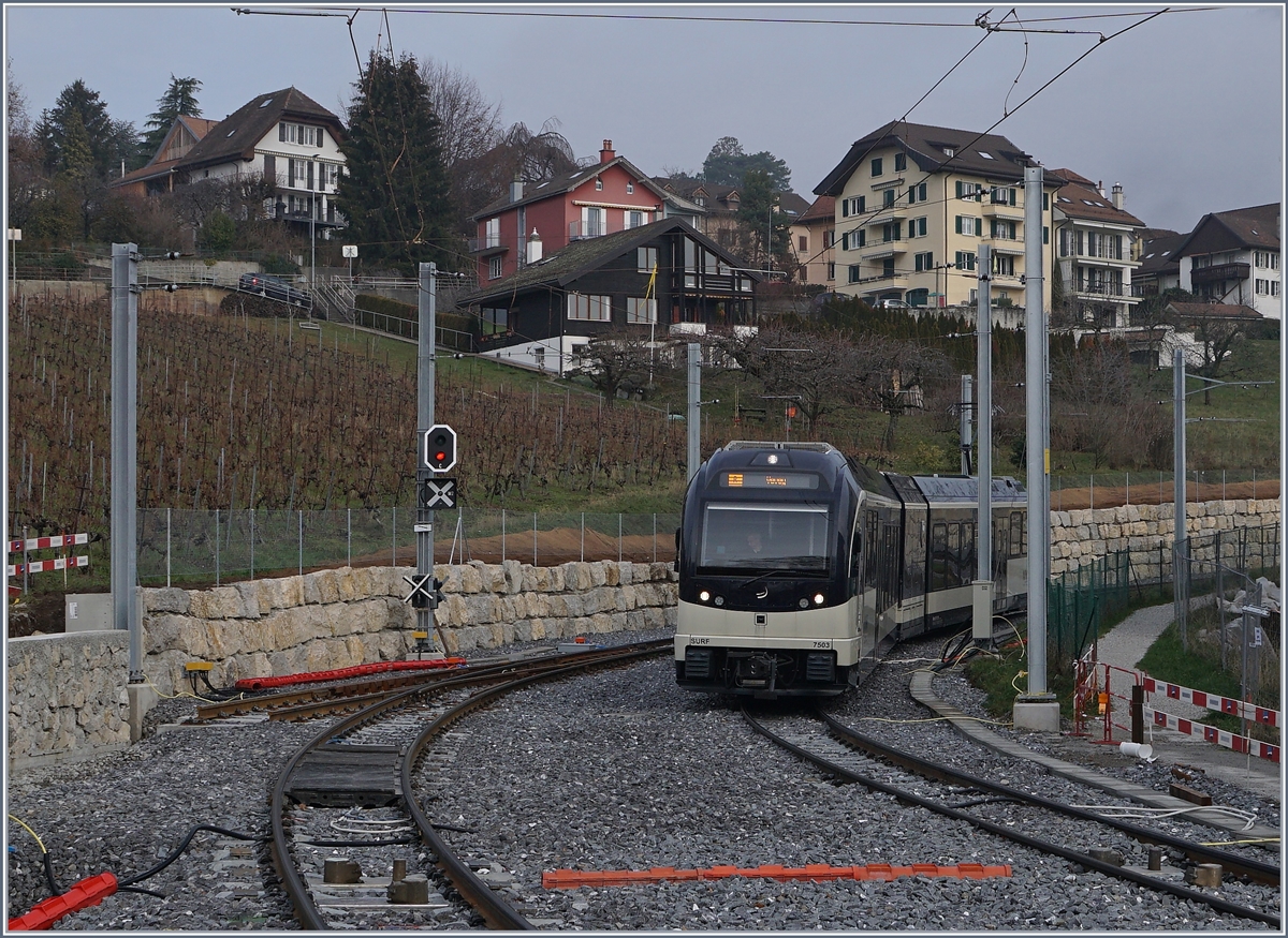 Der CEV MVR SURF ABeh 2/6 7503  Blonay-Chamby  erreicht den neu gestalteten Bahnhof von St-Légier Gare. 
28. Dez. 2018