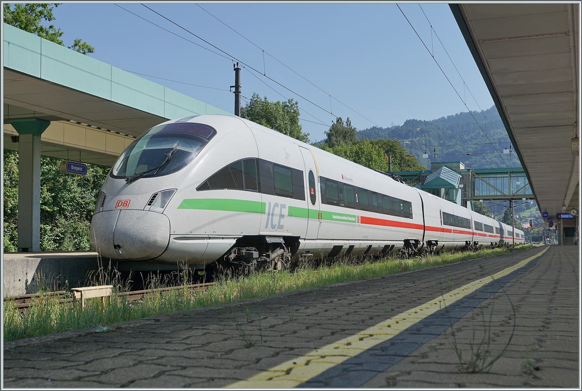 Der DB ICE 411 055 ist aus München kommend an seinem Ziel Bregenz als ICE 1217 angekommen. 

14. August 2021