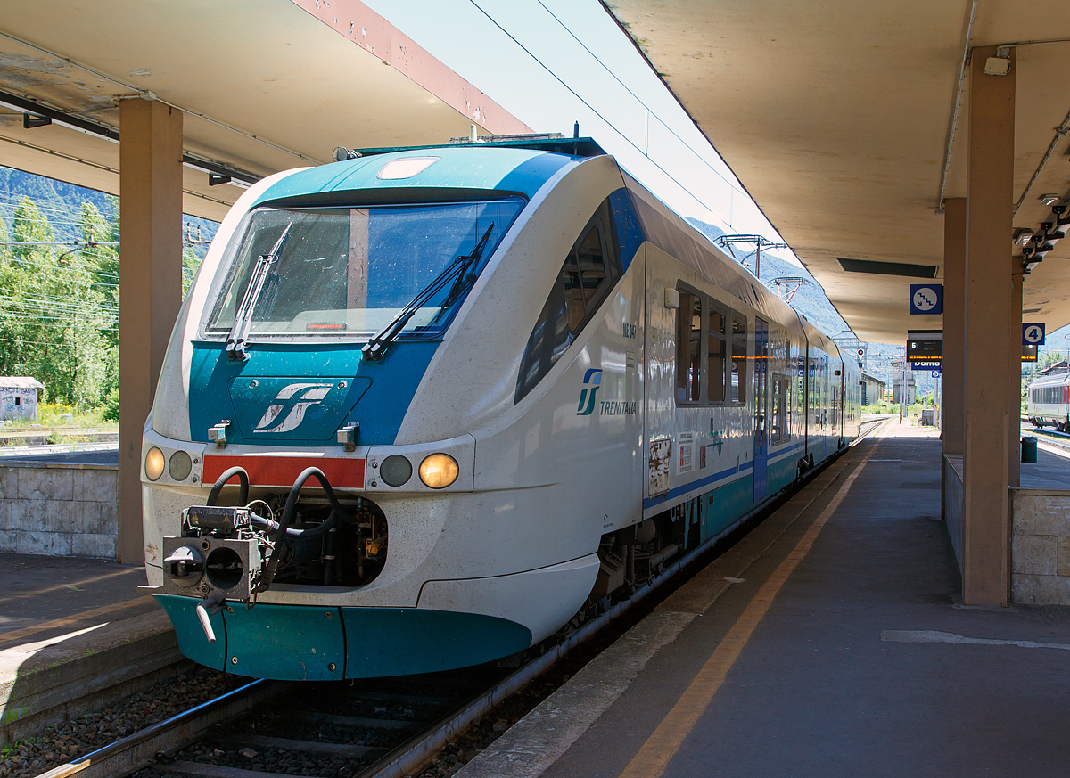 
Der dreiteilige Minuetto Elettrico ME 047 (94 83 3501 047-x I-TI) der Trenitalia, steht am 20.06.2016 im Bahnhof Domodossola zur Abfahrt bereit.