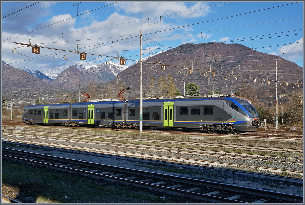Der FS Trenitalia Ale 502 ME Minuetto  (UIC 94 83 4502 079-0 I-TI) in Domodossola.
4. Dez. 2018F