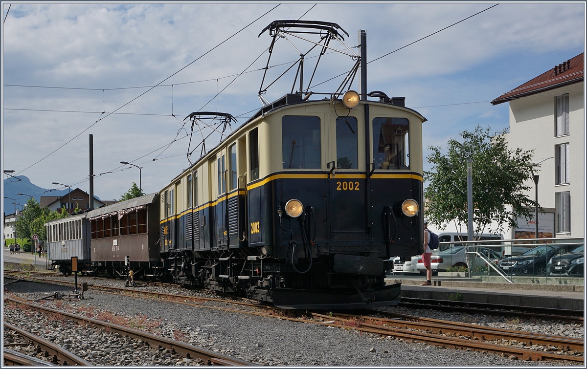 Der FZe 6/6 2002 ist mit dem ersten Zug des Tages in Blonay angekommen.
3. Juni 2017