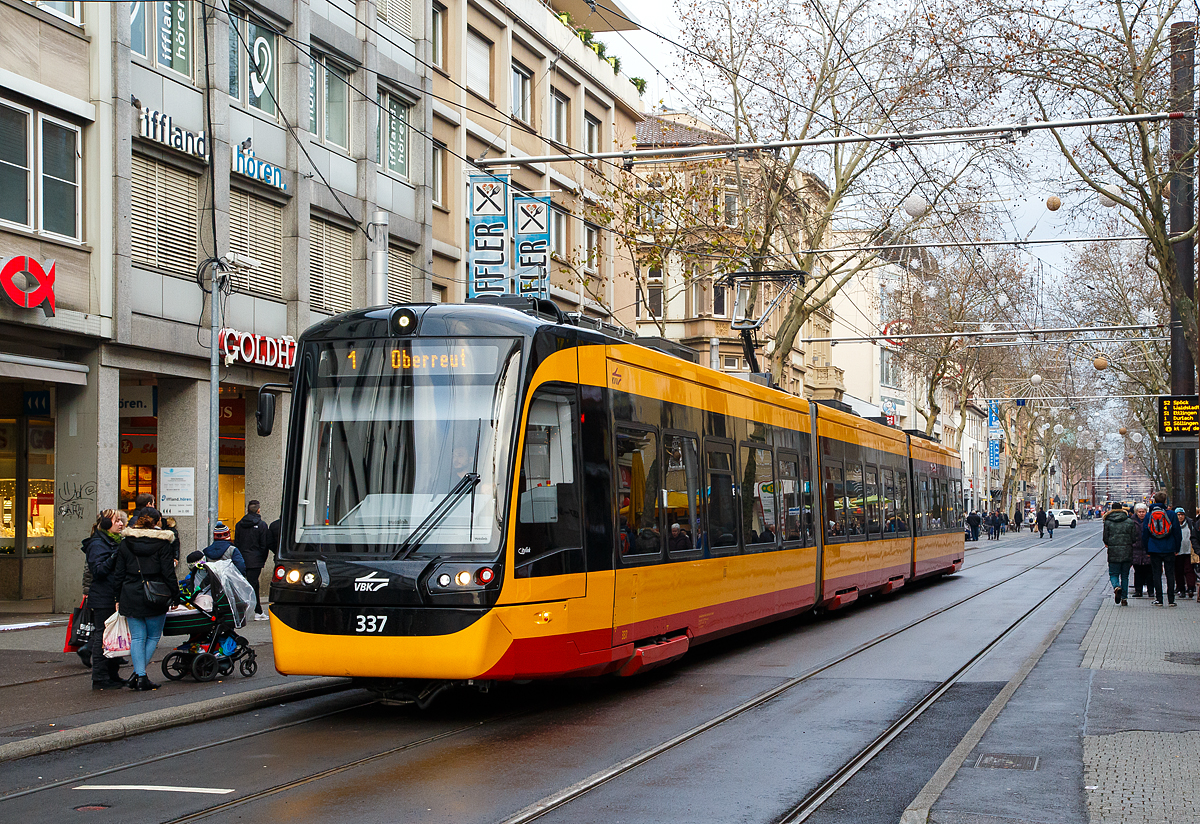 Der Gelenk-Triebwagen der Verkehrsbetriebe Karlsruhe VBK 337, ein Vossloh „Citylink NET 2012“ (NET=Niederflur Elektrotriebwagen) am 16.12.2017 in Karlsruhe, als Straßenbahn-Linie 1 nach Oberreut, an der Station Marktplatz.

Die Straßenbahn Karlsruhe ist neben der Stadtbahn das zweite schienengebundene öffentliche Personennahverkehrsmittel in Karlsruhe. Das von den Verkehrsbetrieben Karlsruhe (VBK) betriebene normalspurige Straßenbahnnetz erstreckt sich über eine Gesamtlänge von 71,5 Kilometern und wird teilweise auch von der Stadtbahn mitbenutzt. Die Straßenbahn ist Bestandteil des Karlsruher Verkehrsverbunds (KVV) und besteht aus sieben regulären sowie drei Sonderlinien.