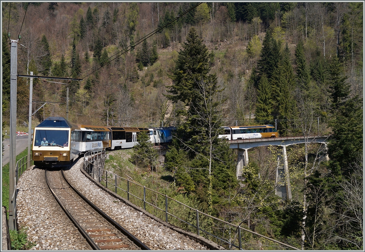 Der GoldenPass Panoramic nach Montreux kurz nach Les Avants. 
16. April 2014