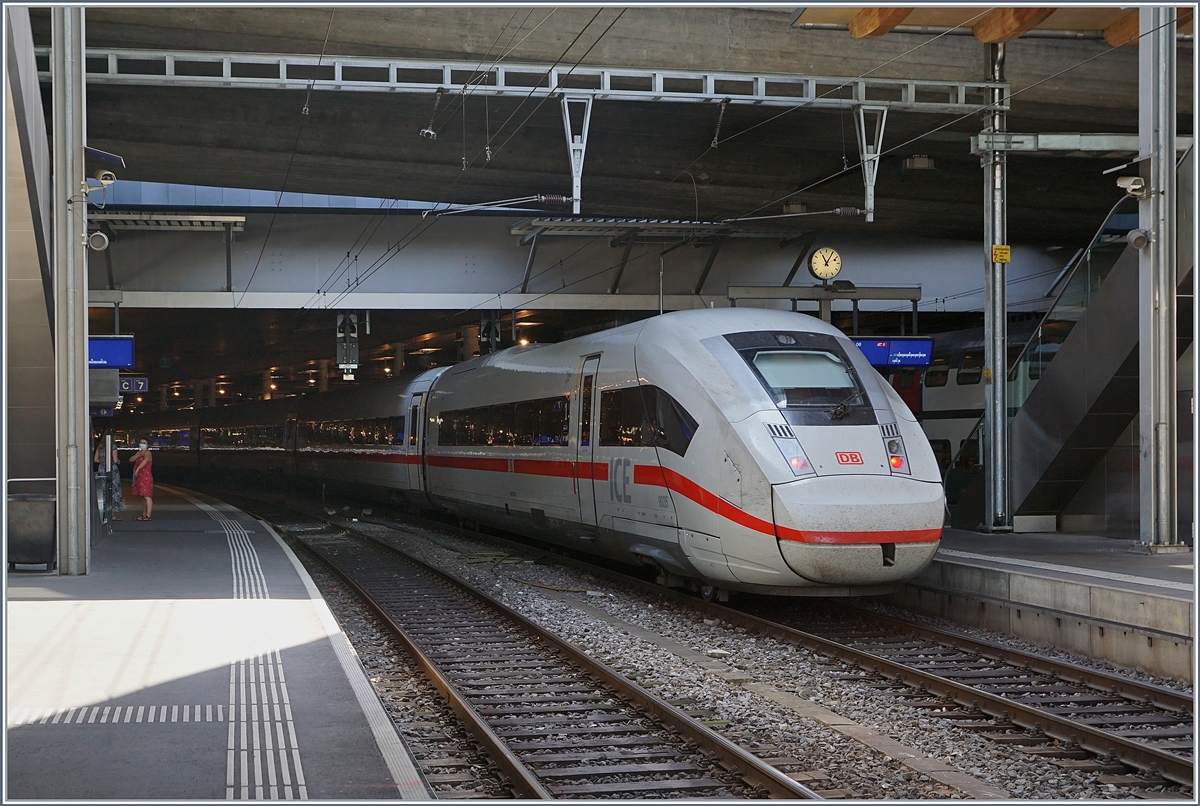 Der ICE 4 (412 N° 9035) verlässt Bern als ICE 278 nach Berlin Ostbahnhof. 

10. August 2020 