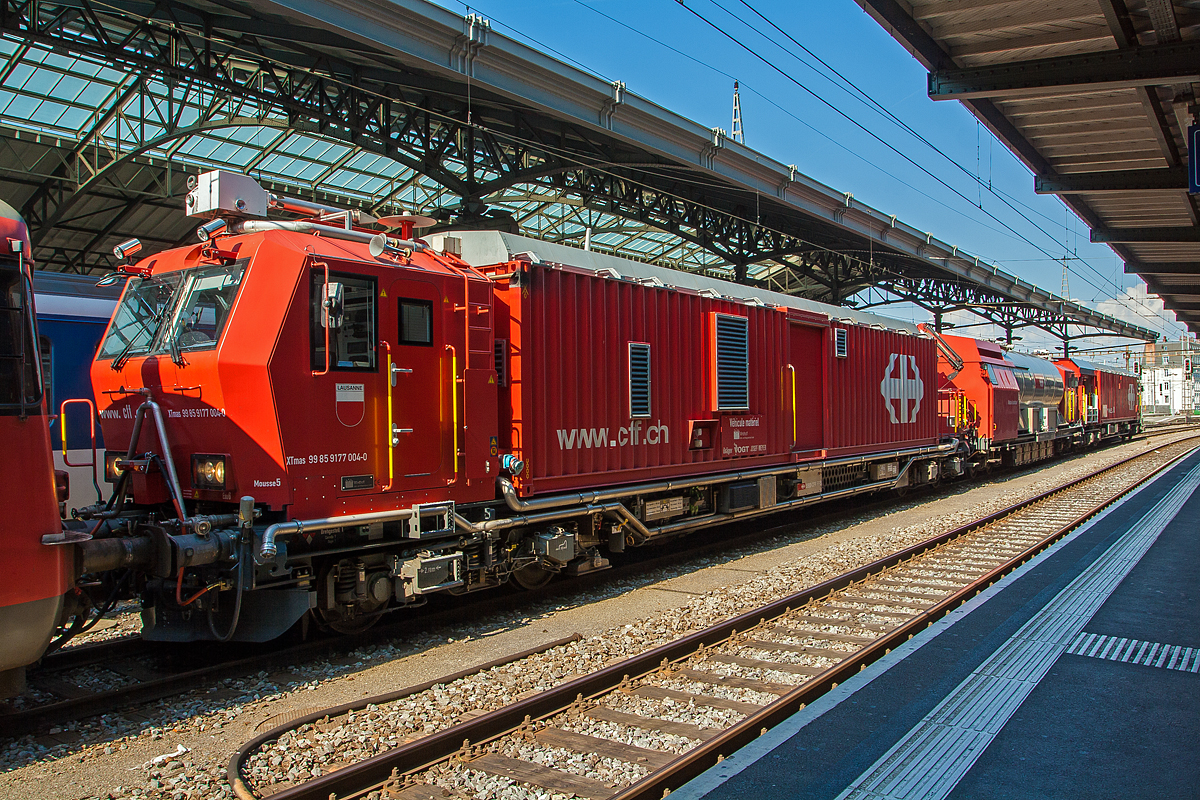 Der Lösch- und Rettungszug (LRZ)  Lausanne  der SBB hat einen liegengebliebenen IR am 29.05.2012 in den Bahnhof Lausanne geschleppt. Bei der SBB sind nur wenige Dieselloks vorhanden, so greift man hier auf den LRZ zurück und dieser wird auch mal bewegt.

Der Lösch- und Rettungszug ist dreiteilig, LRZ   Lausanne   besteht aus:
Rettungsfahrzeug XTmas 99 85 9147 004-3 auf Basis des Windhoff MPV mit Unterflurantrieb, 2 x 390 kW (MTU- PowerPack),
Tanklöschwagen Xans 99 85 9375 004-0  Basisfahrzeug (JMR) mit einem Tankvolumen von 48 m³ Wasser und 1,5m³ Schaummittel, der Wagen hat keinen eigenen Antrieb.
Gerätefahrzeug XTmas 99 85 9177 004-0 auf Basis des Windhoff MPV mit Unterflurantrieb, 2 x 390 kW (MTU- PowerPack),
Die Führerstände und die Container sind druckdicht und haben eine Atemluftversorgung, der beträgt insgesamt ca. 1,5 Mio. Liter, dies reicht für eine Einsatzdauer von 4,5 Stunden.
Die Lösch- und Rettungszüge vom Typ LRZ 08 sind von einem Konsortium unter der Führung der Windhoff Bahn- und Anlagentechnik aus Rheine mit den Partnern Dräger Safety, Joseph Meyer und Vogt AG gelieferte worden. 