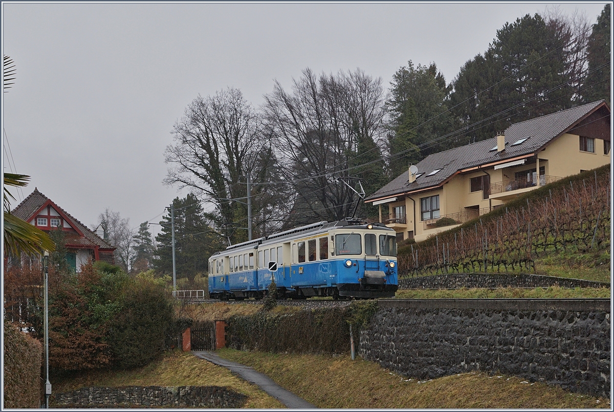 Der MOB ABDe 8/8 4003  Fribourg  als Regionalzug nach Montreux kurz vor Planchamp.
18. Jan. 2018