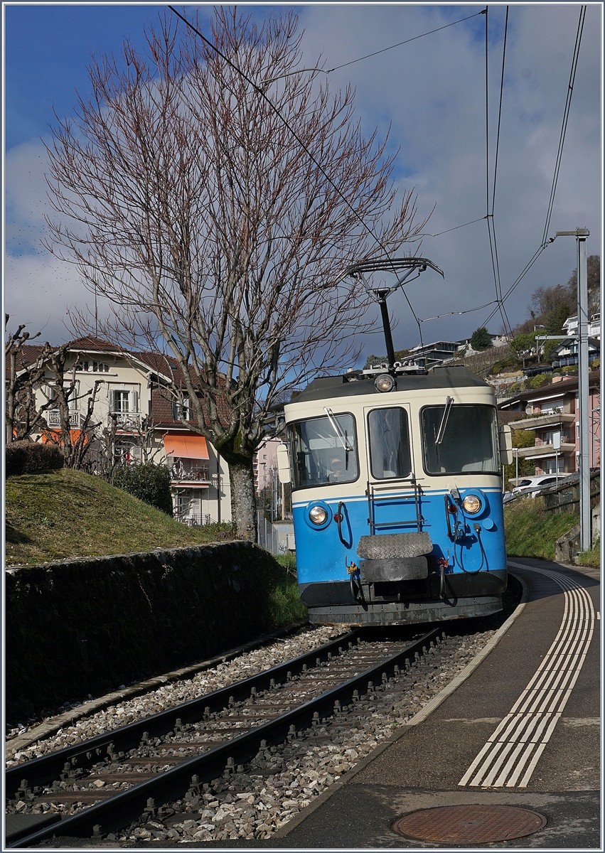Der MOB ABDe 8/8 4004 FRIBOURG beim Halt in Vuarennes.
18. Jan. 2019