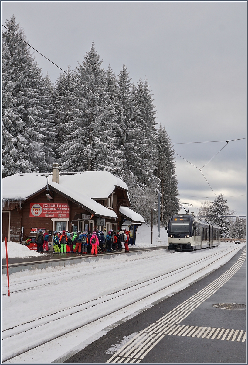 Der MVR ABeh 2/6 7505 im Bahnhof von Les Pléiades. 

28. Jan. 2019