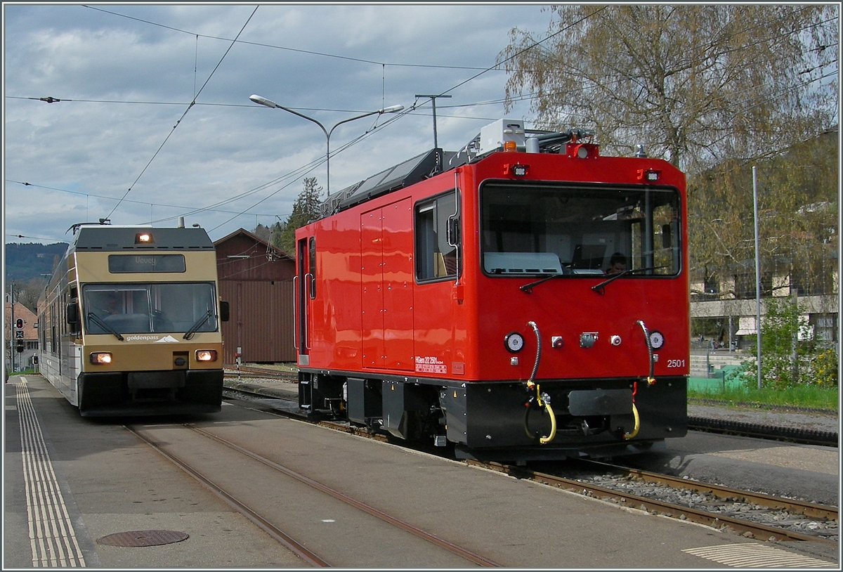Der neue HGem 2/2 2501 diesel in Blonay munter vor sich hin.
12. April 2016
