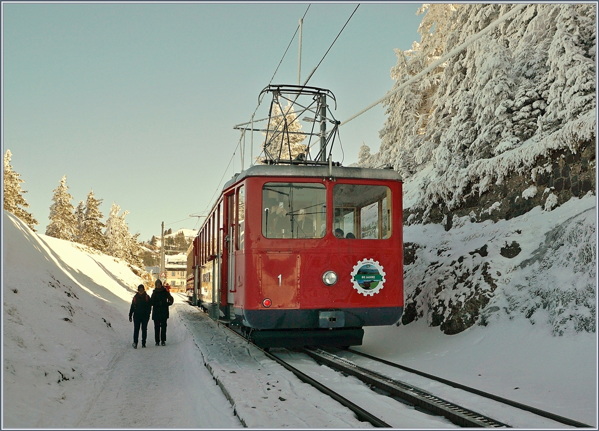 Der RB Triebwagen Bhe 2/4 Nr. 1 erreicht in K�rze die Haltestelle Staffelh�he. Der Treibwagen wurde von SLM/BBC gebaut und am 30. Sept. 1937 in Betrieb genommen. Bergw�rts erreicht er 18 km/h, talw�rts 12 km/h.
 24. Februar 2018 