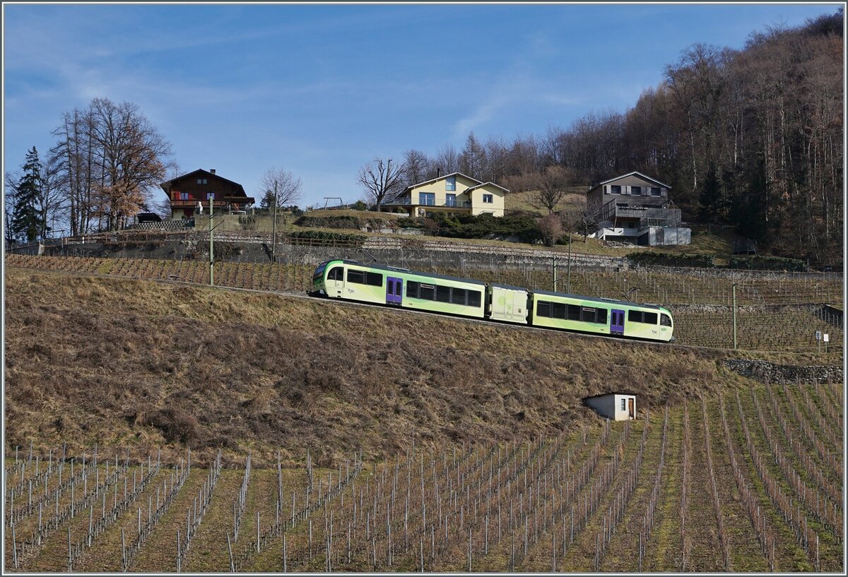 Der TPC AOMC / ASD Beh 2/6 542  La Forteresse  ist als R71 440 von Aigle nach Les Diablerets unterwegs. Obwohl die Beh 2/6 541 - 547 seit der Inbetriebnahme bei der TPC grundsätzlich auch auf der ASD verkehren können, sind sie hier recht selten anzutreffen. 

9. Februar 2026