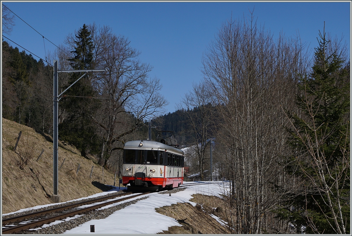 Der transN BDe 4/4 N� 3 erreicht von Le Locle kommten in K�rze Les Fr�tes.
18. Mai 2016