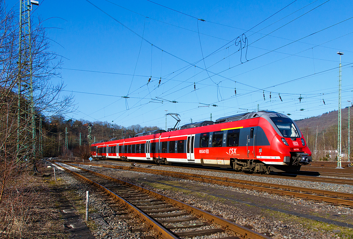 
Der vierteilige Bombardier Talent 2 der DB Regio NRW am 15.02.2015 als RE 9 - Rhein Sieg Express (RSX) Aachen - Köln - Siegen kurz vor der Einfahrt in den Bahnhof Betzdorf/Sieg. 