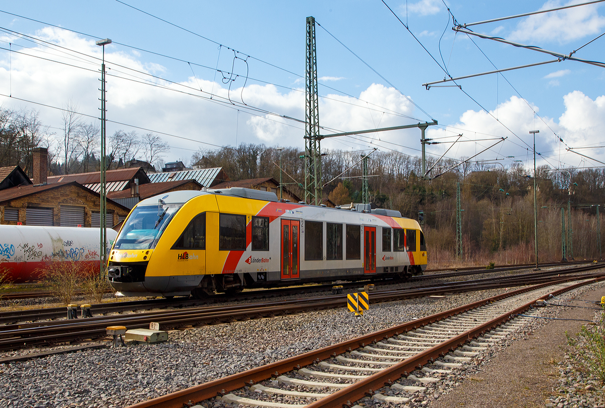 
Der VT 203 (95 80 0640 103-7 D-HEB), ein Alstom Coradia LINT 27 der HLB, ex vectus VT 203, erreicht als RB 90   Westerwald-Sieg-Bahn  (Westerburg - Altenkirchen - Au/Sieg - Siegen) am 07.03.2020 den Bahnhof Betzdorf/Sieg.