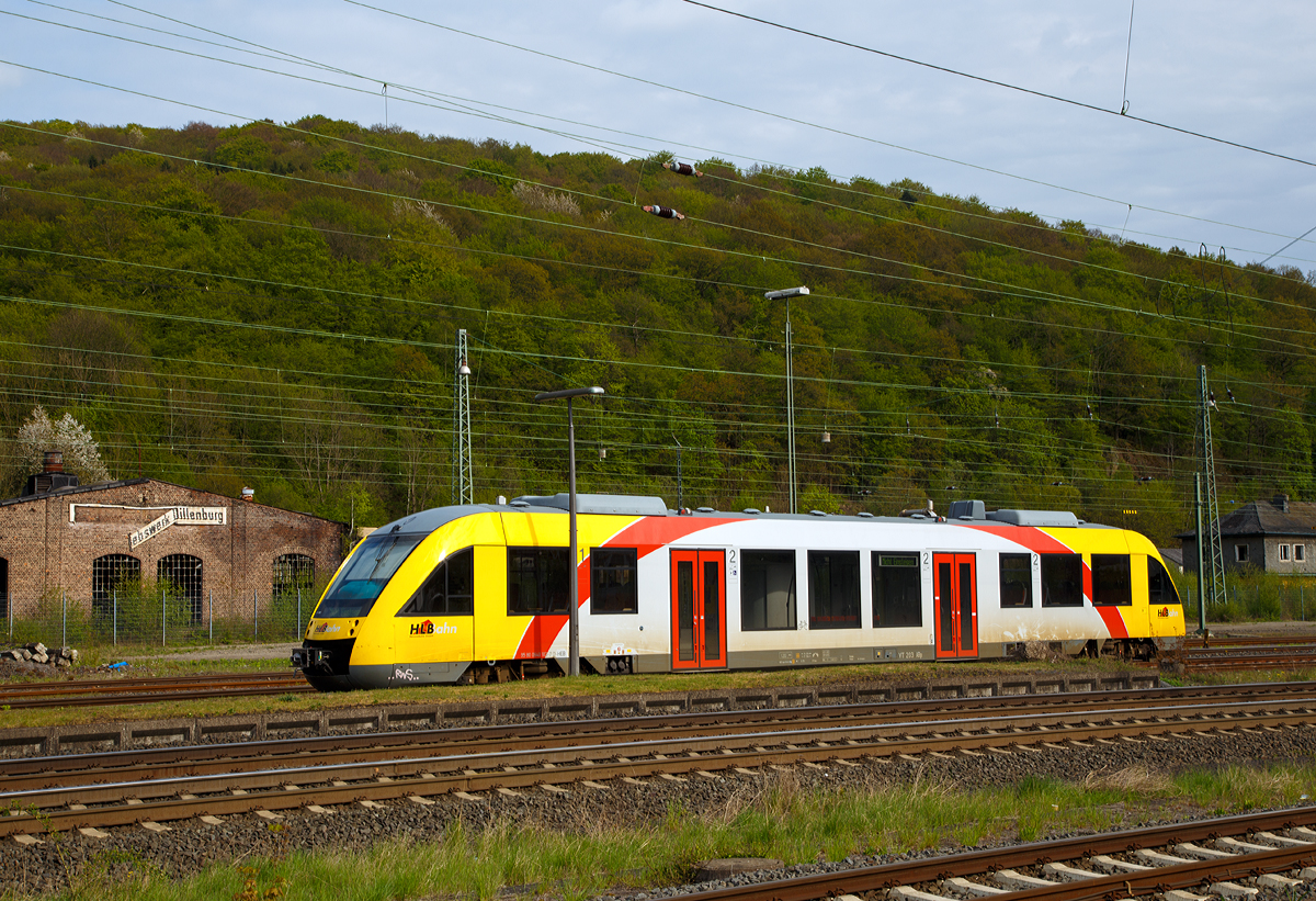 
Der VT 203 ABp (95 80 0640 103-7 D-HEB) ein Alstom Coradia LINT 27 der HLB (Hessische Landesbahn) ist am 01.05.2015 in Dillenburg abgestellt. 

Der Alstom Coradia LINT 27 wurde 2004 von Alstom (vormals Linke-Hofmann-Busch GmbH (LHB) in Salzgitter unter der Fabriknummer 1187-003 gebaut und an die vectus Verkehrsgesellschaft mbH, mit dem Fahrplanwechsel am 14.12.2014 wurden alle Fahrzeuge der vectus nun Eigentum der HLB.