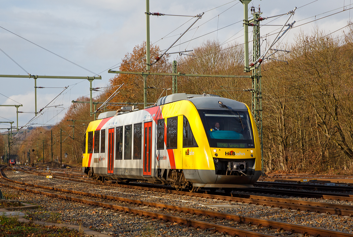 
Der VT 209 ABp (95 80 0640 109-4 D-HEB) ein Alstom Coradia LINT 27 der HLB (Hessische Landesbahn) erreicht nun bald (01.12.2018), als RB 90  Westerwald-Sieg-Bahn  (Westerburg - Altenkirchen - Au/Sieg - Siegen), den Bahnhof Au (Sieg).