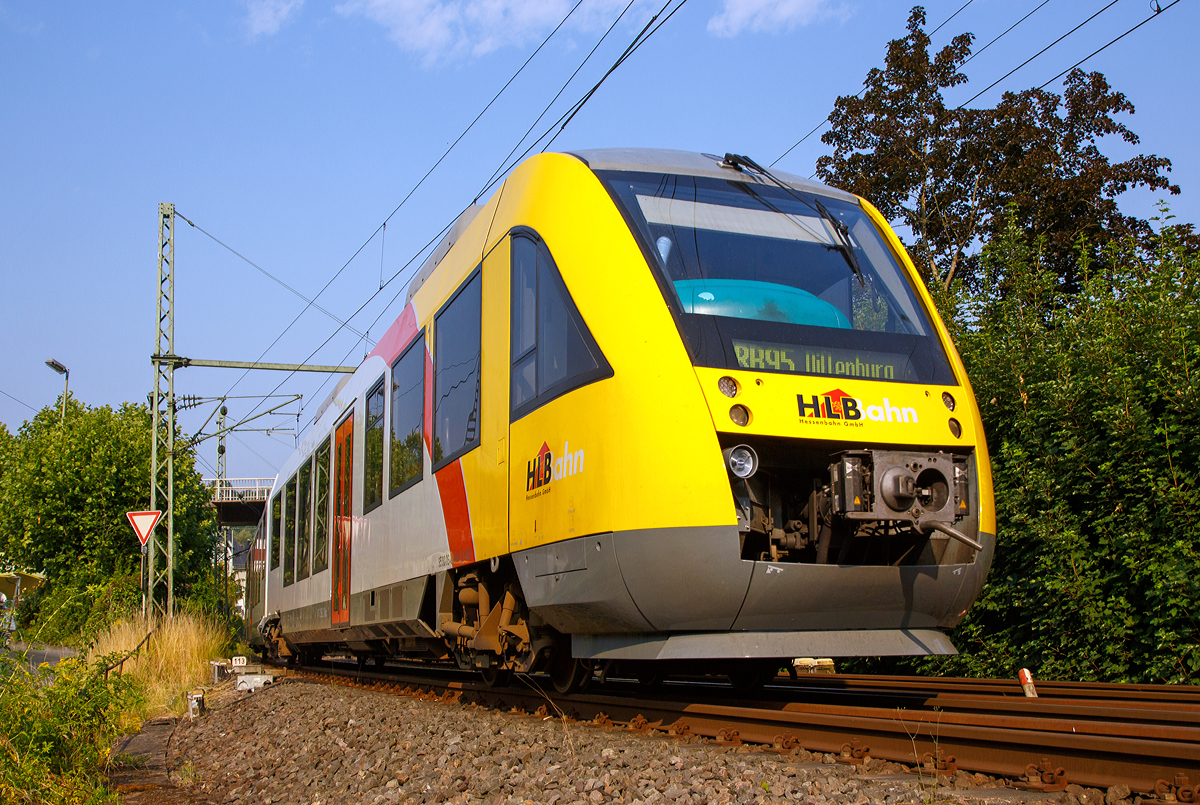 
Der VT 256 ein  Alstom Coradia LINT 41 der HLB (Hessische Landesbahn) fährt am 03.07.2015, als RB 95  Sieg-Dill.Bahn  Au/Sieg - Siegen - Dillenburg von Betzdorf/Sieg weiter in Richtung Siegen.