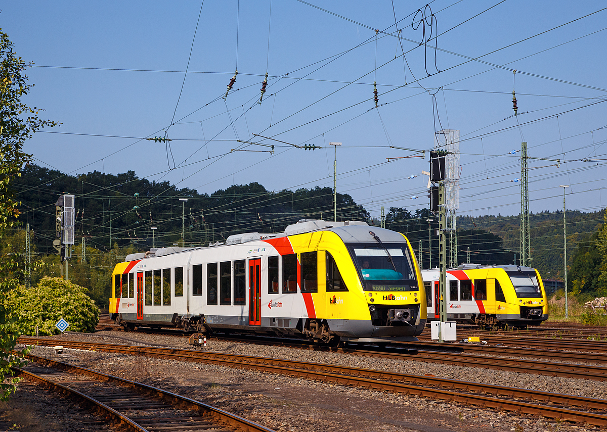 
Der VT 266 (95 80 0648 166-6 D-HEB / 95 80 0648 656-6 D-HEB) ein Alstom Coradia LINT 41 der HLB (Hessische Landesbahn), ex Vectus VT 266, erreicht am 10.09.2016, als RB 90  Westerwald-Sieg-Bahn  (Westerburg - Altenkirchen - Au/Sieg - Betzdorf - Siegen), bald den Bahnhof Betzdorf/Sieg.
