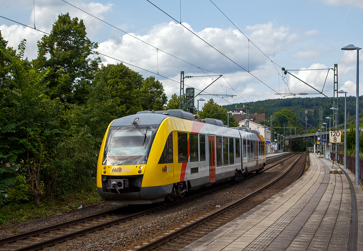 Der VT 267 (95 80 0648 167-4 D-HEB / 95 80 0648 667-3 D-HEB) ein Alstom Coradia LINT 41 der HLB (Hessische Landesbahn), ex Vectus VT 267, verl�sst am 21.08.2021, als RB 93 Rothaarbahn (Bad Berleburg - Kreuztal - Siegen Hbf - Betzdorf), den Bahnhof Kirchen an der Sieg und f�hrt weiter nach Betzdorf/Sieg. N�chster Halt ist der Zielbahnhof Betzdorf/Sieg.