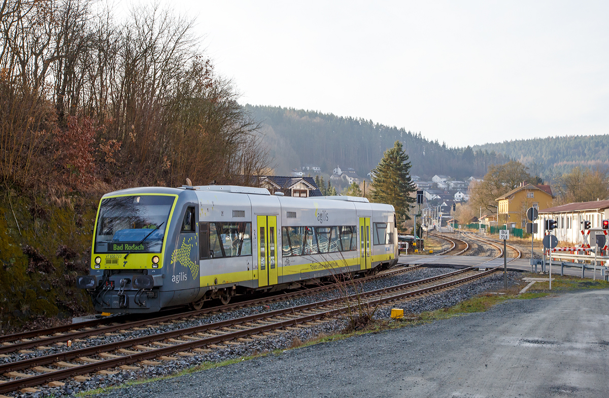 
Der VT 650.723 (95 80 0650 723-9 D-AGIL) ein Stadler Regio-Shuttle RS1 der agilis Verkehrsgesellschaft mbH & Co. KG fährt am 27.03.2016 vom Bahnhof Trebgast als RB nach Bad Rodach weiter. 

Der Regio-Shuttle RS1 wurde 2011 von der Stadler Pankow GmbH in Berlin unter der Fabriknummer 38838 gebaut.