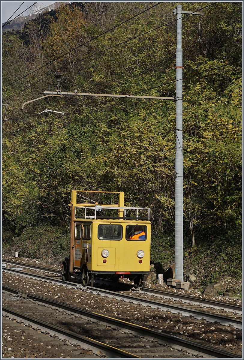 Der WE AIS MI 1179U auf Steckenfahrt bei Varzo Richtung Preglia.
Durch die von der an Bord sitzenden Equipe auszuführendne arbeitn auf der Strecke war das Gleis dann gesperrt und mir blieb nur das weniger fotogene westliche Gleis für mein Bilder.
27. Okt. 2017