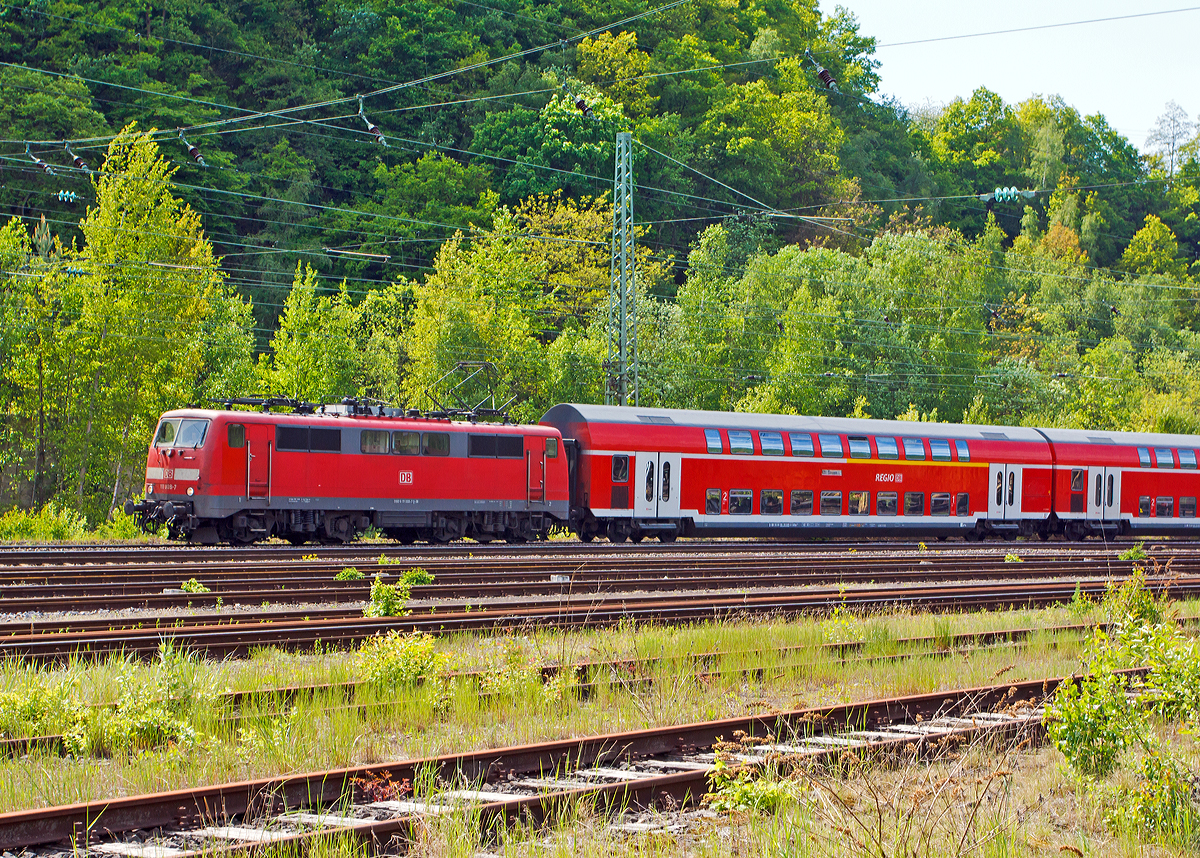 
Die  111 009-7 (91 80 6111 009-7 D-DB) der DB Regio NRW  mit RE 9 (rsx - Rhein-Sieg-Express) Aachen- Köln - Siegen am 17.05.2012 kurz vor dem Bahnhof Betzdorf/Sieg.