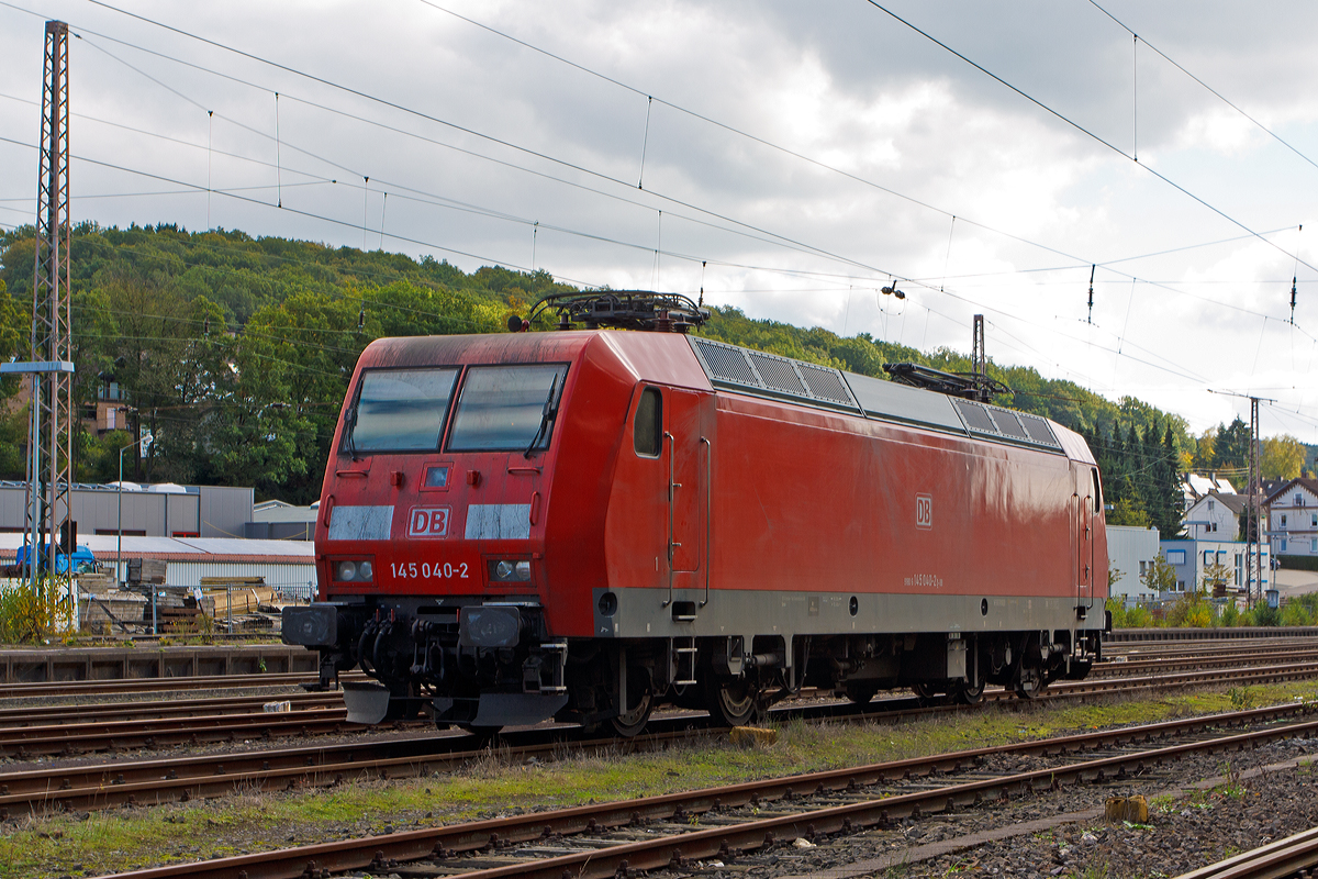 
Die 145 040-2 ist am 27.09.2014 in Kreuztal abgestellt. Die TRAXX F140 AC wurde 1999 von Adtranz in Kassel unter der Fabriknummer 33358 gebaut. 

Sie hat die NVR-Nummer 91 80 6145 040-2 D-DB und die EBA-Nummer EBA 95T14A 040.
