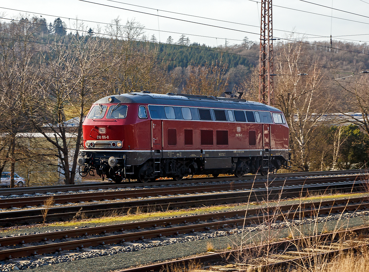 Die 218 155-0 (92 80 1218 155-0 D-NESA) der NeSA Eisenbahn-Betriebsgesellschaft Neckar-Schwarzwald-Alb mbH, ex DB 218 155-0, fährt am 20.02.2021 als Lz durch Siegen (Kaan-Marienborn) in Richtung Dillenburg. 

Die V 164 wurde 1971 von der Krauss-Maffei AG in München-Allach unter der Fabriknummer 19531 gebaut und an die Deutsche Bundesbahn geliefert. Im Jahr 2017 wurde sie bei der DB AG ausgemustert und an die NeSA verkauft.