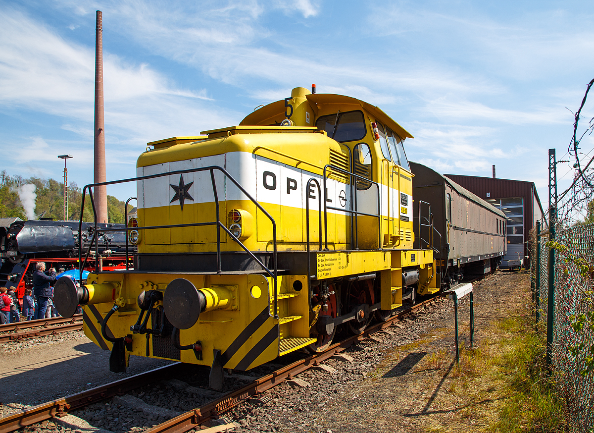 
Die Adam Opel AG, Werk Bochum,  5   am 30.04.2017 im Eisenbahnmuseum Bochum-Dahlhausen. 
Die Henschel vom Typ  DH 500 Ca wurde 1962 unter der Fabriknummer 30499 gebaut.