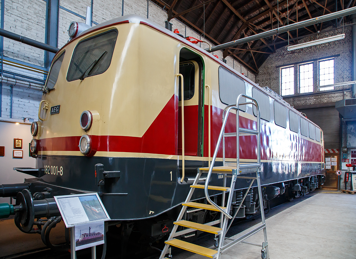 Die  AEG 182 001-8, ex DB 182 001-8, ex DB E 320 01, am 09.04.2016 im DB Museum Koblenz-Lützel.

Nach der Elektrifizierung des Saargebietes im Jahre 1960 benötigte die Deutsche Bundesbahn neue Mehrsystemlokomotiven für die zwei Stromnetze der DB und der SNCF. Solche Lokomotiven für den grenzüberschreitenden Verkehr wurden schon 1957 in Auftrag gegeben.

Die Mehrsystem-Elektrolokomotive wurde 1960 Krupp in Essen unter der Fabriknummer  3778  gebaut, der elektrische Teil ist von AEG. Bei der Deutschen Bundesbahn (DB) wurde sie als E 320 01 in Dienst gestellt.  Mit der Einführung der EDV-Nummer wurde sie zum 01.01.1968 umgezeichnet in DB 182 001-8 und 1977 ausgemustert. Im Jahr 1981 erfolgte ein Verkauf an die Firma AEG und Umbau zum Versuchsträger für Drehstromantrieb. Dadurch ist zum Beispiel ein Drehgestell mit asynchronen Drehstrommotoren ausgestattet, während das zweite Drehgestell die konventionellen Kommutator-Motoren besitzt. Zudem besitzt die Lok einseitig einen ersten Prototyp des Einheitsführertisches, der zweite Führerstand ist zur Messplattform umgebaut worden.

Als Versuchsträge wurde sie auch Anfang der 1980er Jahre auf der S27 in München im Wendezugbetrieb eingesetzt. Sie erhielt dabei den neuen Anstrich in rot/beige. Da in einem Führerstand die zahlreiche Messgeräte aufgebaut waren, war nur noch ein Führerstand in seiner eigentlichen Funktion verfügbar. Die 182 001 wurde daher immer mit einem Steuerwagen gekuppelt.

TECHNISCHE DATEN:
Spurweite: 1.435 mm
Achsanordnung: Bo´Bo´
Gebaute Anzahl:  3 (E 320 01 AEG / E 320 11 BBC / E 320 21 / SSW)
Baujahr: 1960
Länge über Puffer: 16.440 mm
Treibraddurchmesser:	1.250 mm
Dienstgewicht: 82 t
Höchstgeschwindigkeit: 120 km/h
Stundenleistung:  2.760 kW
Dauerleistung: 	2.460 kW
Anfahrzugkraft: 	30.600kp
Stromsystem: 15 kV 16⅔ Hz ~ oder 25 kV 50 Hz ~
Lokbremse: el. Widerstandsbremse
