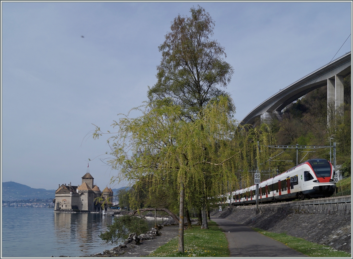 Die Bahn beim Château de Chillon aus einer etwas anderen Sicht, wobei der die Bäume an der Uferpromenade doch etwas sehr das Bild bestimmen.
7. April 2014
