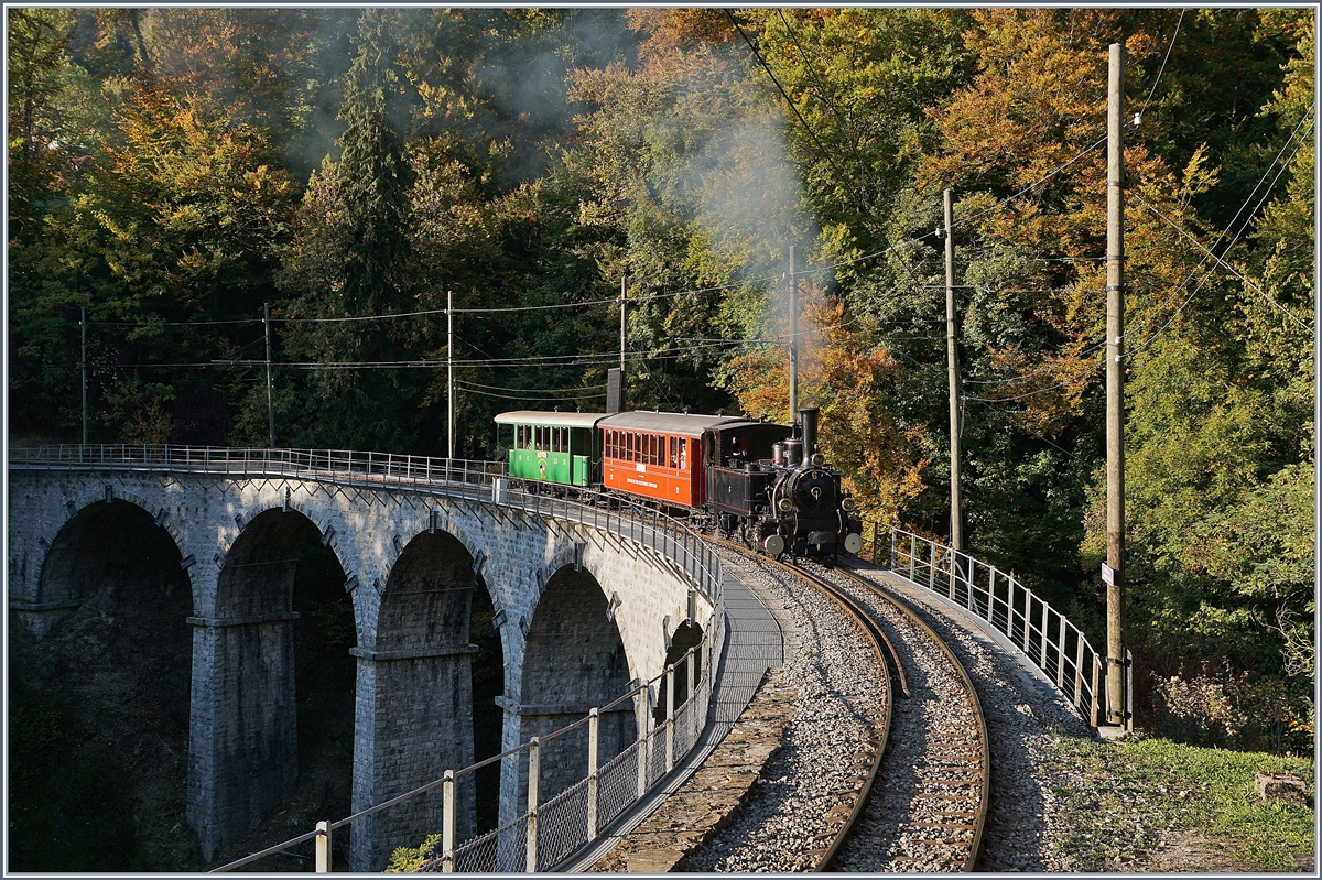 Die BAM / JS G 3/3 N° 6 mit einem kurzen Zug auf dem Baie de Clarens Viadukt auf der Fahrt Richtung Chaulin.
14. Okt. 2018