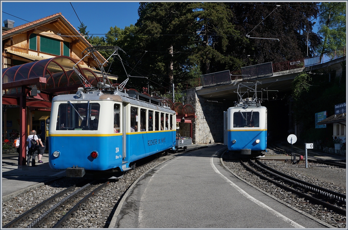 Die Bhe 2/4 204 und 203 in Glion.
3. Juli 2016
