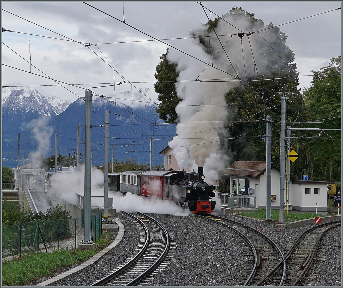 Die Blonay-Chamby G 2x 2/2 105 fährt nach der Ankunft des Gegenzuges in St-Légier Gare mit ihrem Extrazug nach Chaulin wieder ab. 

27. Sept. 2020