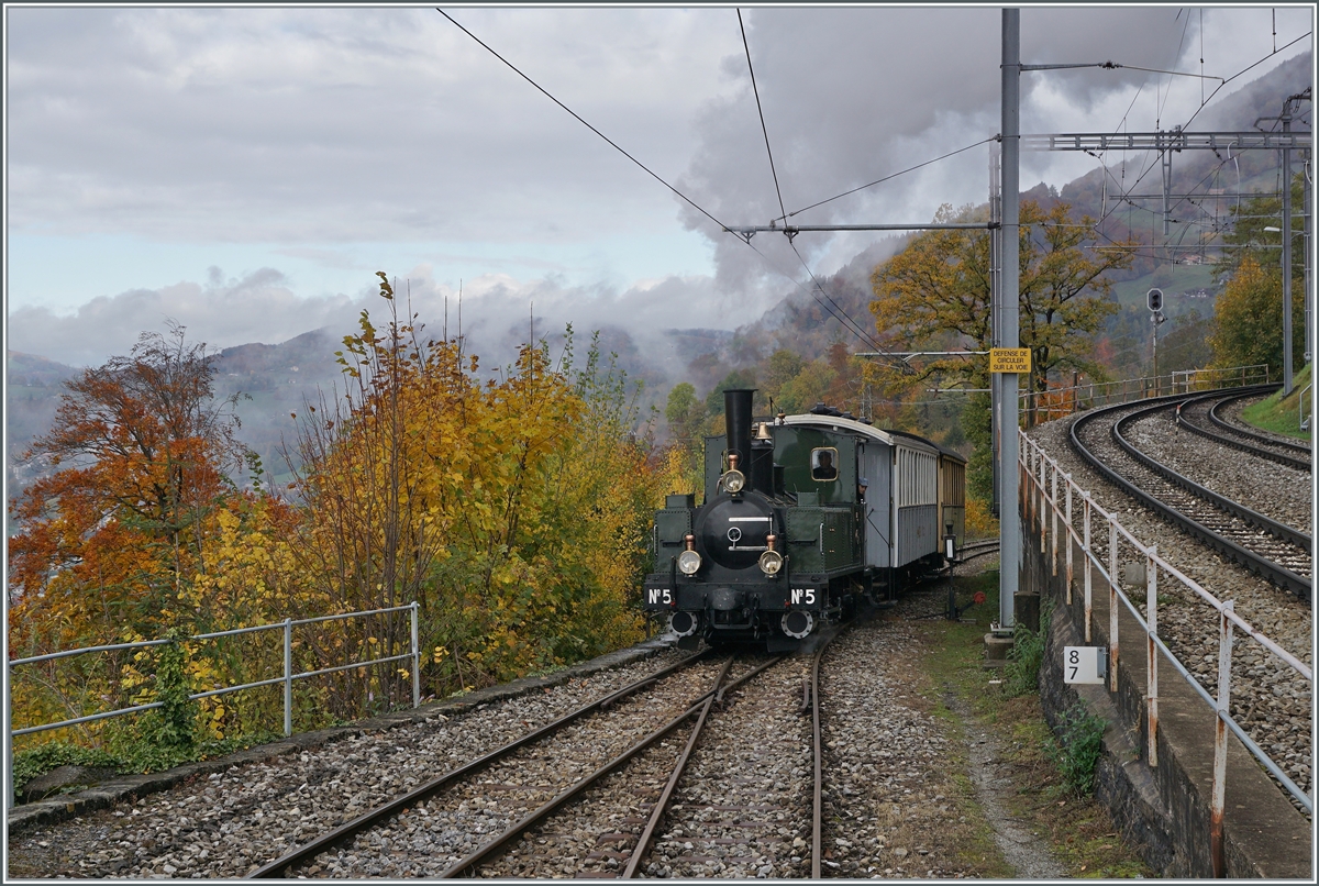 Die Blonay Chamby G 3/3 N° 5 (ex LEB) erreicht mit ihrem Dampfzug Chamby.

24. Okt. 2020