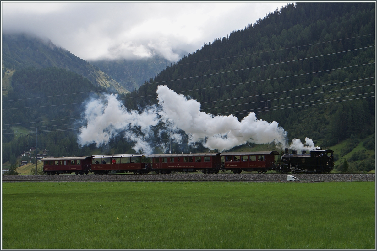 Die Blonay-Chamy Bahn HG 3/4 mit einem Extrazug zur Ferie 100 Jahre Brig - Gletsch bei Oberwald.
16. August 2014
