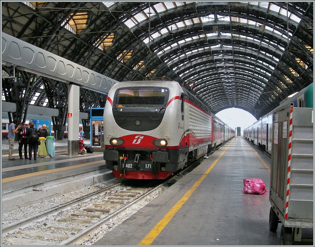 Die FS 402 171 hat einen  Thelo  nach Milano gebracht.
22. Juni 2015