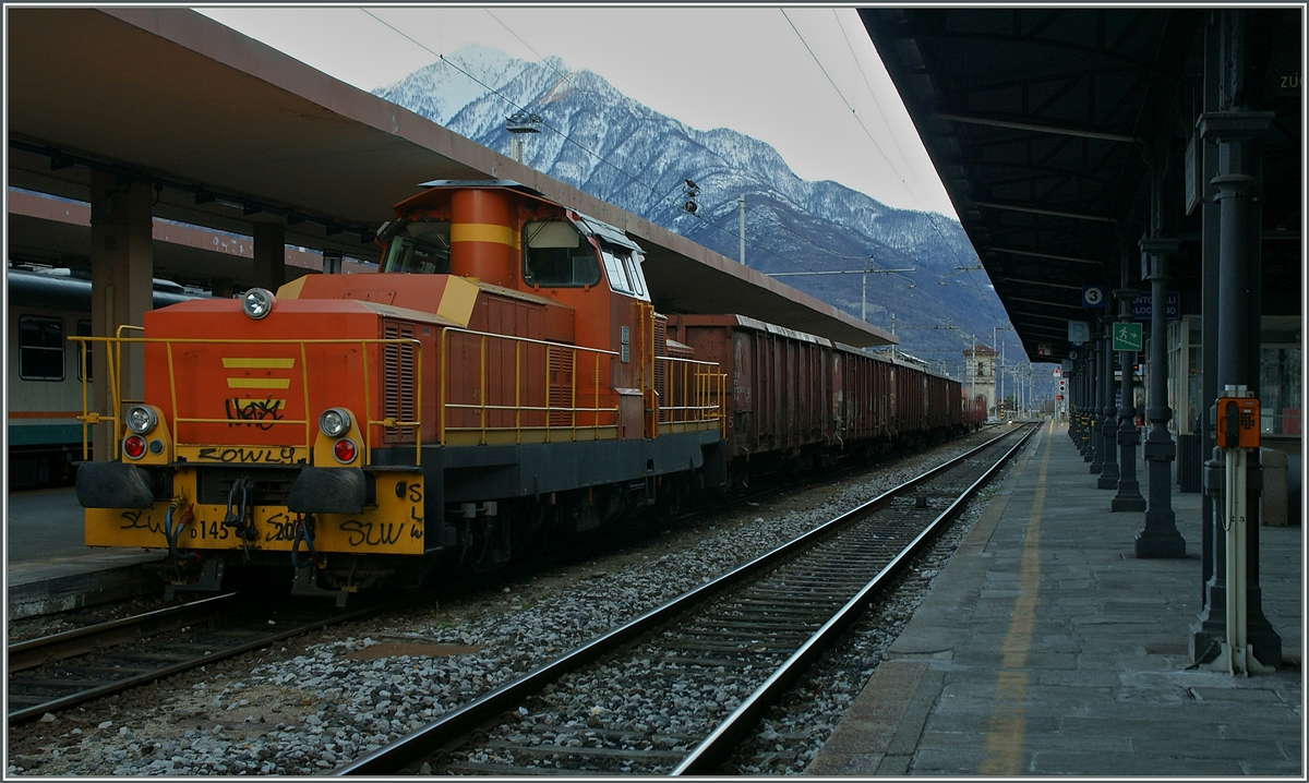Die FS D 145 2008 in Domodossola. 
Diese Lok wurde 1984 von Brown Boveri Milano unter der Fabriknummer N�7094 im Jahre 1984 gebaut und tr�gt die Nummer 98 83 2145 208-4 I-TI.
24. Jan. 2014