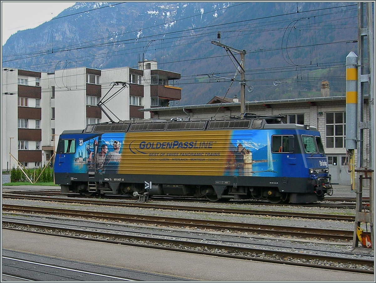 Die  GoldenPass  HGe 4/4 101 967-8 in Meiringen.

23. April 2006