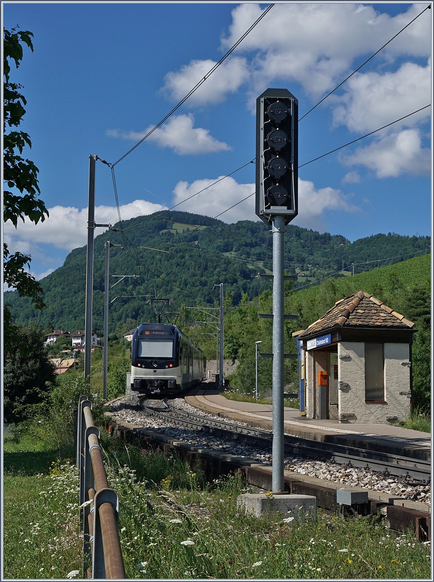 Die kleine Station Châtelard VD mit ihrem markanten Signal, welches nicht als Ausfahrsignal von Châtelard, sondern als Einfahrsignal zur nachfolgenden Kreuzungsstelle dient.
3. Juli 2017

