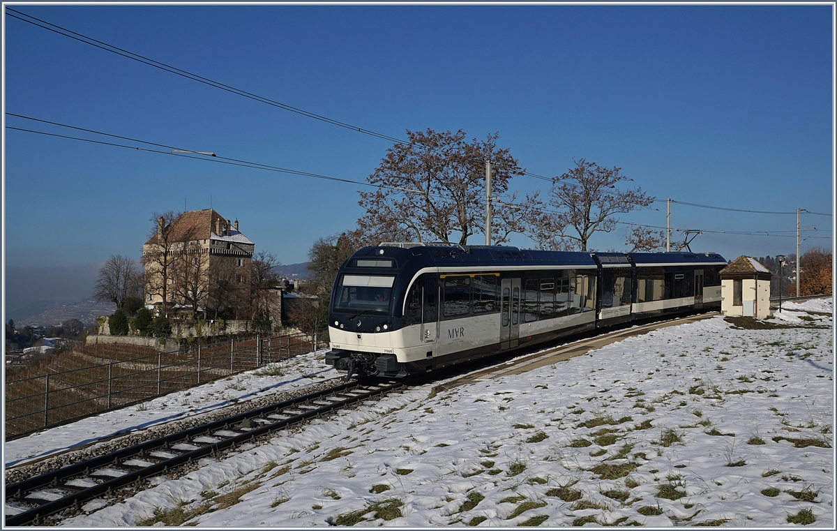 Die MOB �ndert nun recht schnell ihr  Ansehen , an welches ich mich erst gew�hnen muss: CEV MVR GTW ABeh 2/6 als Regionalzug in Ch�telard VD.
6. Dez. 2017