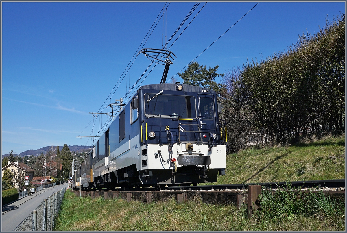 Die MOB GDe 4/4 6005 ist mit ihrem Panoramic Express 2122 von Montreux nach Zweisimmen kurz nach Fontanivent unterwegs. 

15. März 2020