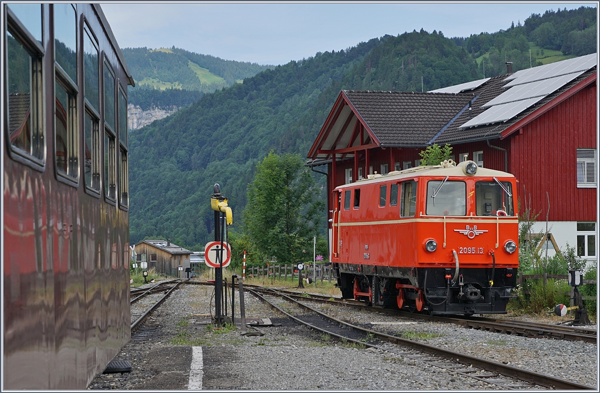 Die ÖBB 2095.13 der BWB rangiert in Bezau.
9. Juli 2017
 