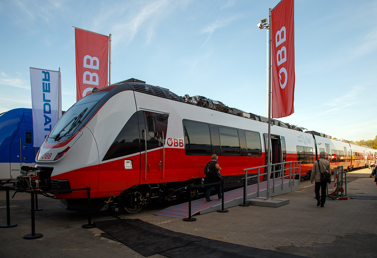 Die �BB und Bombardier pr�sentierten auf der InnoTrans 2018 in Berlin (18.09.2018) neuen �BB Cityjet vom Typ TALENT 3.

Die Fahrzeuge sollen in �sterreich und in Deutschland uneingeschr�nkt zugelassen werden, wobei 6 der 25 Fahrzeuge in Tirol auch in Italien zugelassen werden sollen, sodass der grenz�berschreitende Verkehr nach S�dtirol in Zukunft ohne Umsteigen am Brenner m�glich ist.
Aktuell fehlen den Triebz�gen immer noch die Zulassungen.
