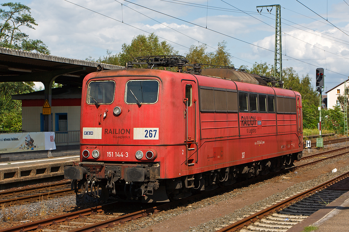 
Die RBH 267 (91 80 6 151 144-3 D-RBH), ex DB 151 144-3, ist am 11.08.2014 im Bahnhof Frankfurt-Höchst abgestellt. 

Die Lok wurde 1976 von Krauss-Maffei in München unter der Fabriknummer 19812 gebaut, der elektrische Teil ist von Siemens, im Feb. 1977 wurde sie von der DB abgenommen. Im Dezember 2012 wurde sie an die RBH Logistics GmbH in Gladbeck verkauft. 
Sie hat die EBA-Nummer EBA 95Y11A 022.
