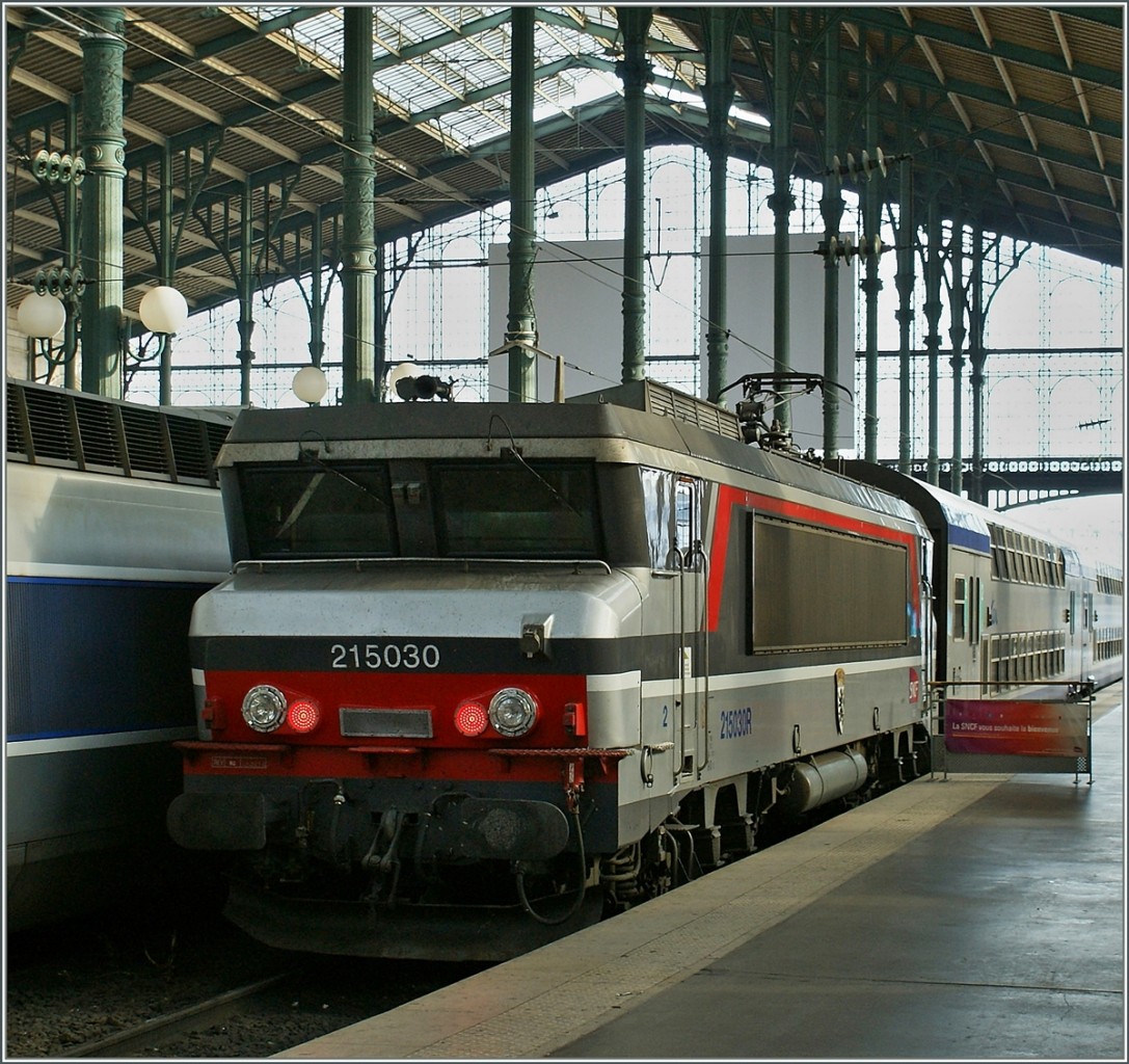 Die schöne SNCF BB 15030 in Paris Nord. 
6. Mai 2011 